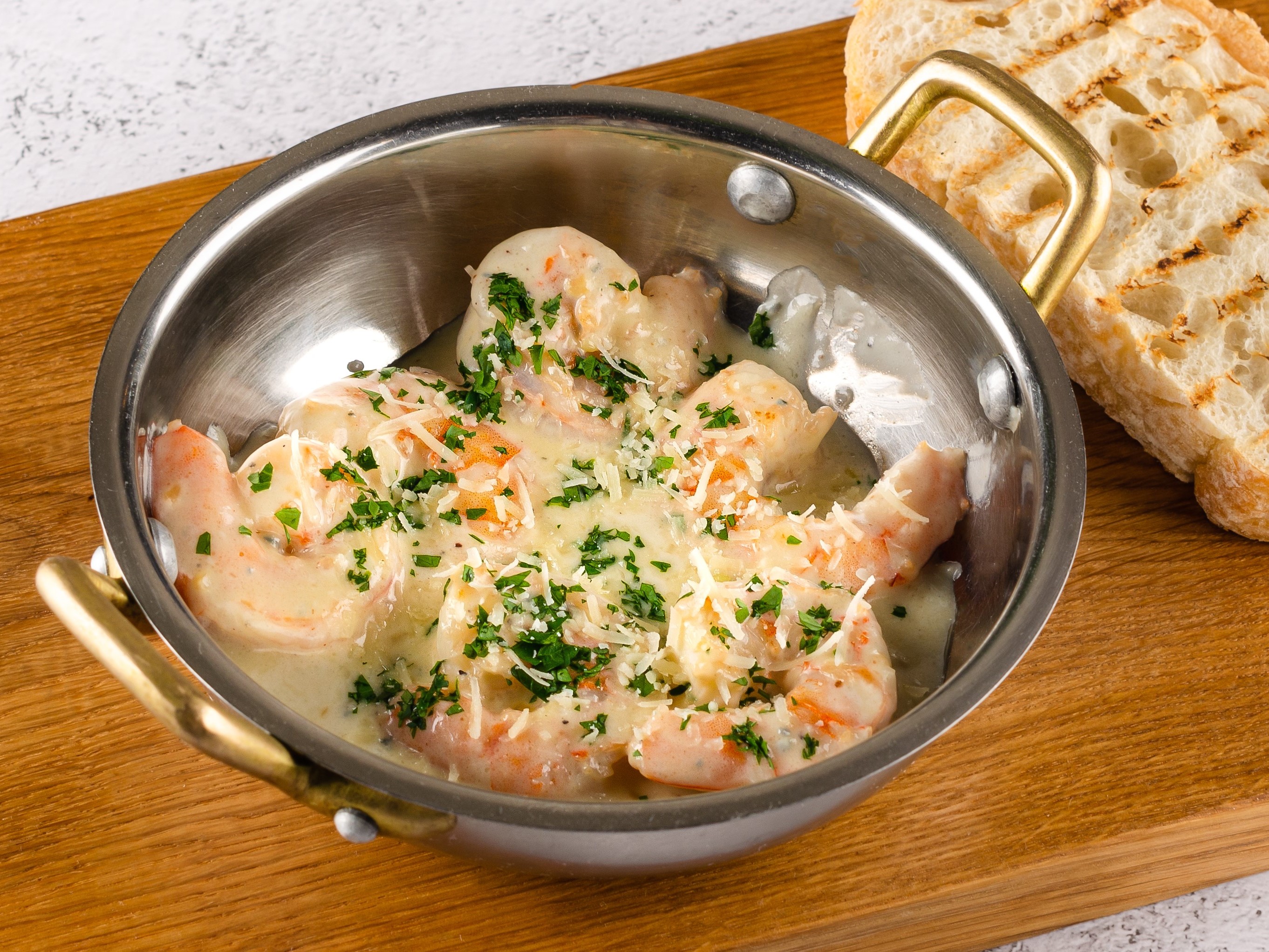 Креветки в соусе горгонзола