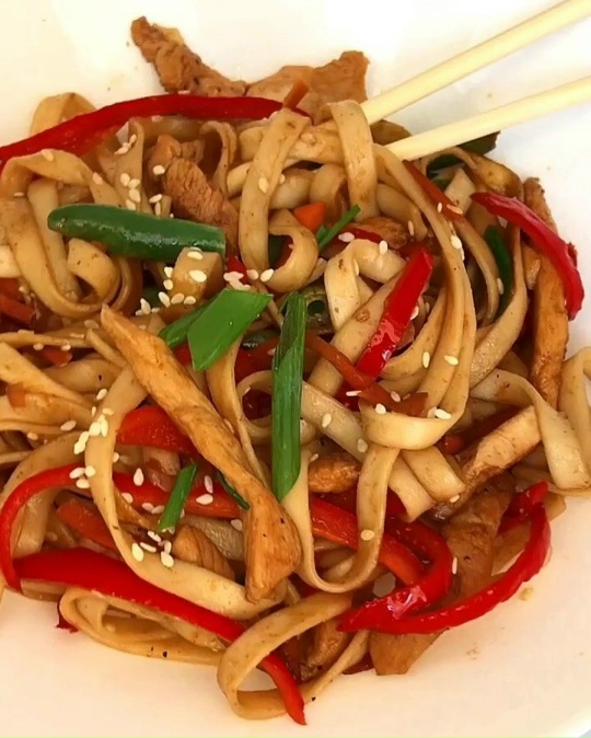 WOK-Лагман с курицей.