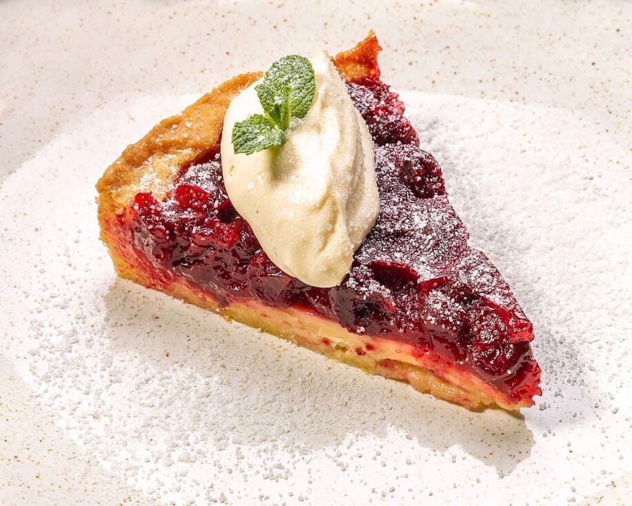 Песочный пирог с вишней