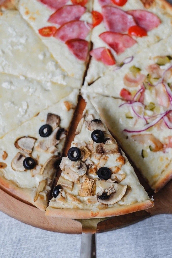 Четыре Вкуса на Белом Соусе 33 см