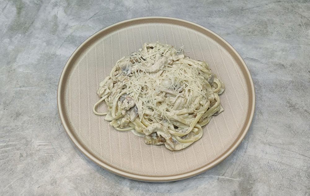 Паста с курицей и грибами