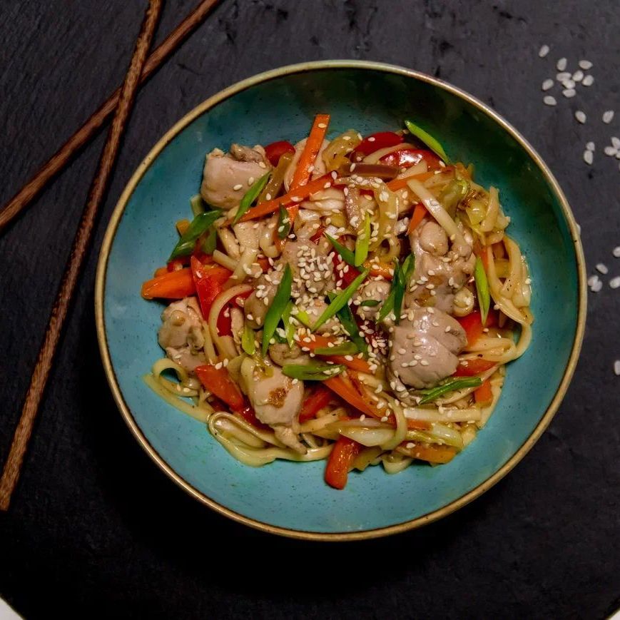 WOK лапша с курицей