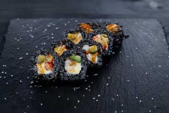 Чёрный ролл "Карамельный"