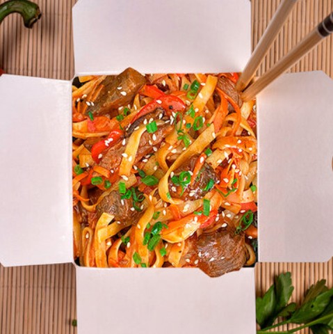 Wok классический с говядиной и лапшой удон