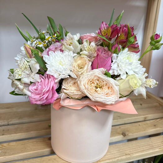 Цветы в коробке нежные