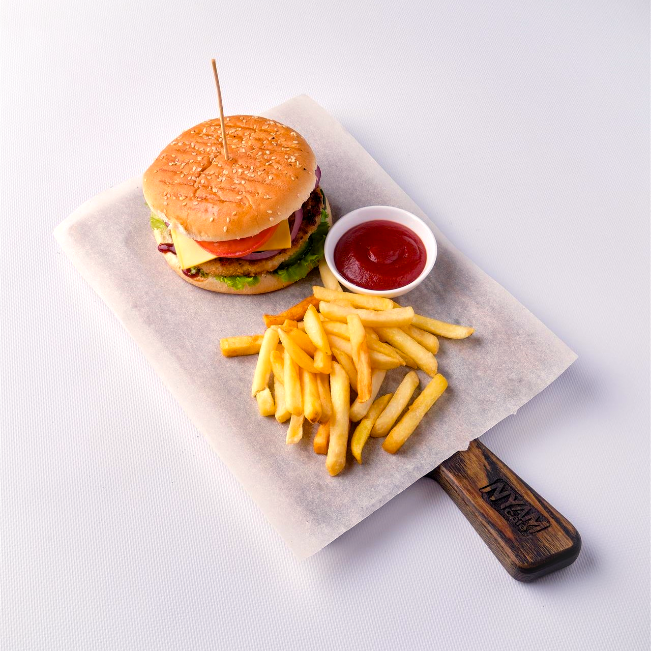 Бургер с куриной котлетой