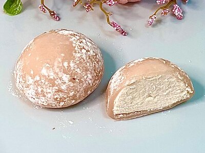 Десерт Моти клубничный