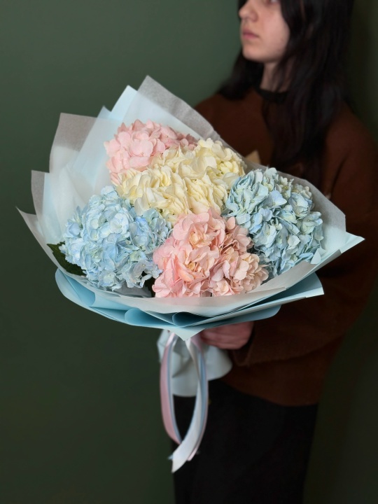 Монобукет с гортензиями