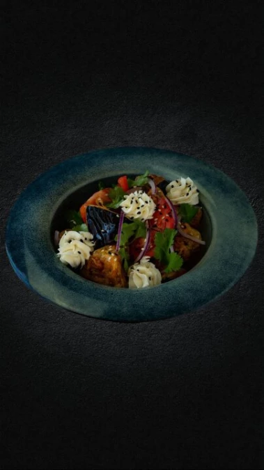 Теплый салат с баклажанами