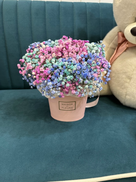 Коробочка с цветной гипсофилой