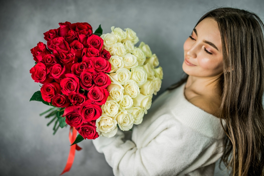 Сердце из 51 розы