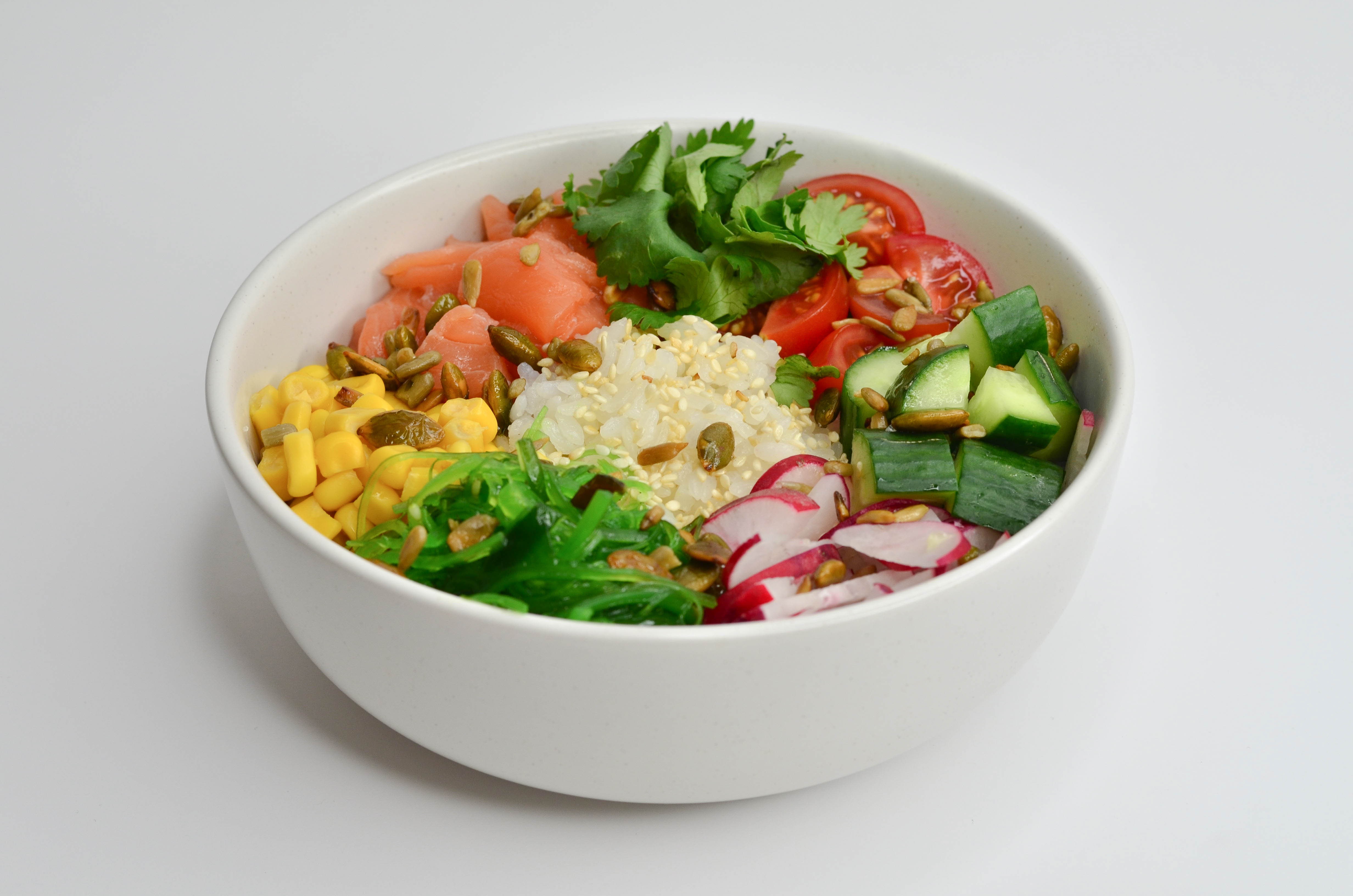 Поке с лососем манго-чили