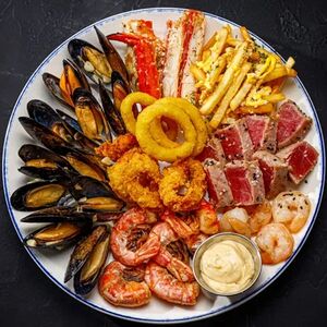 Ассорти морепродуктов на гриле