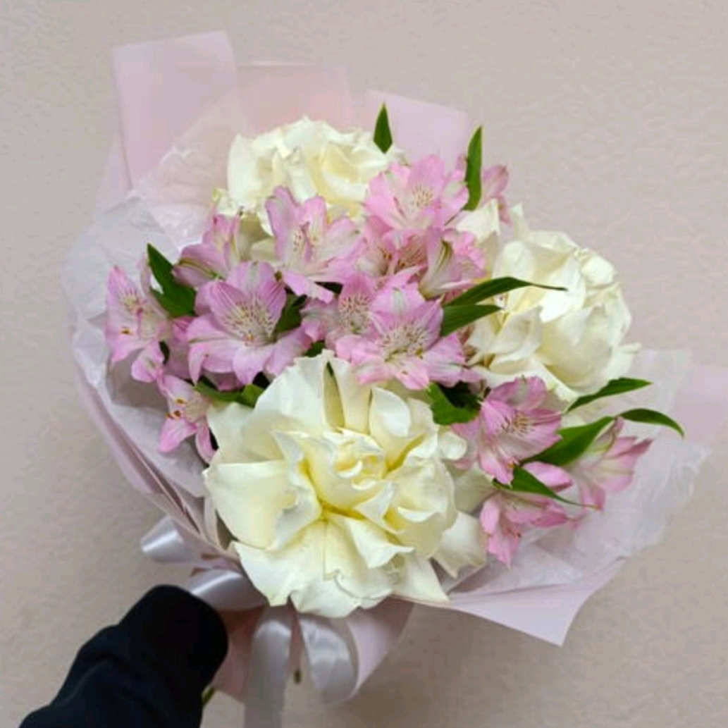 Бело-розовый букет