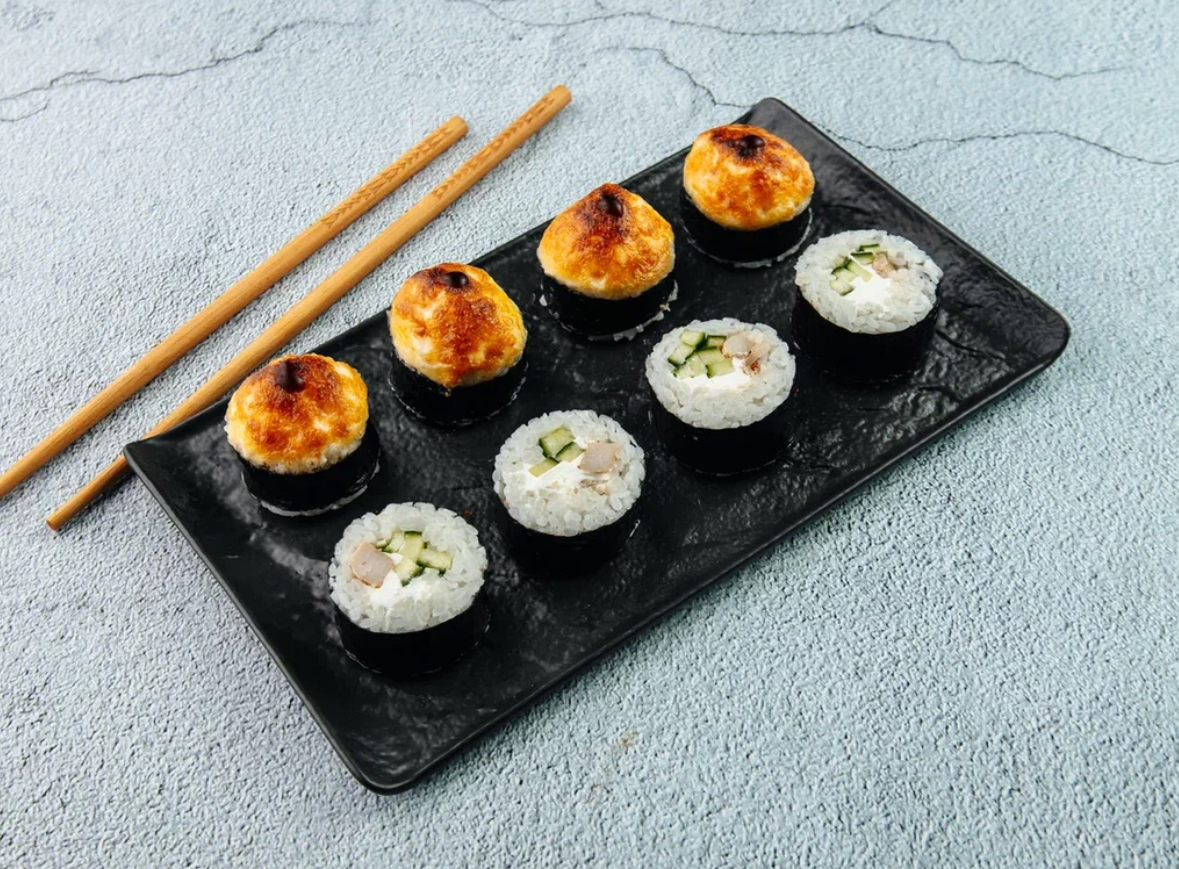 Запеченный ролл с курицей