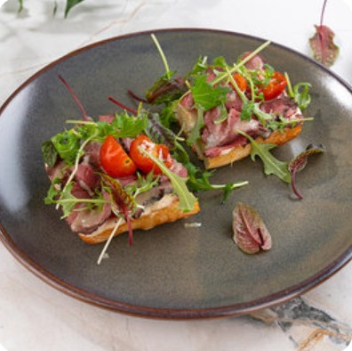 Брускетты с ростбифом