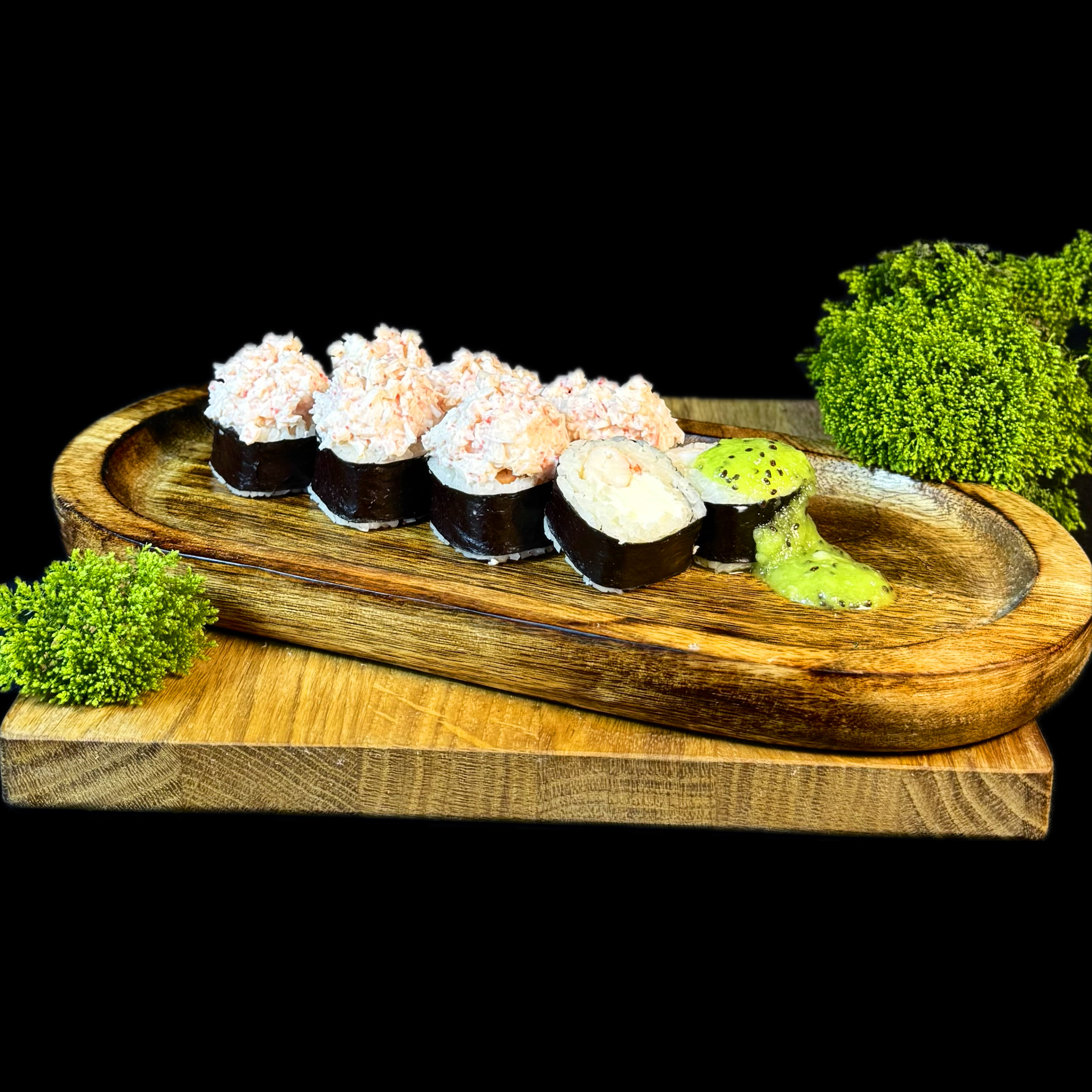 Ролл с креветкой, крабом и соусом киви