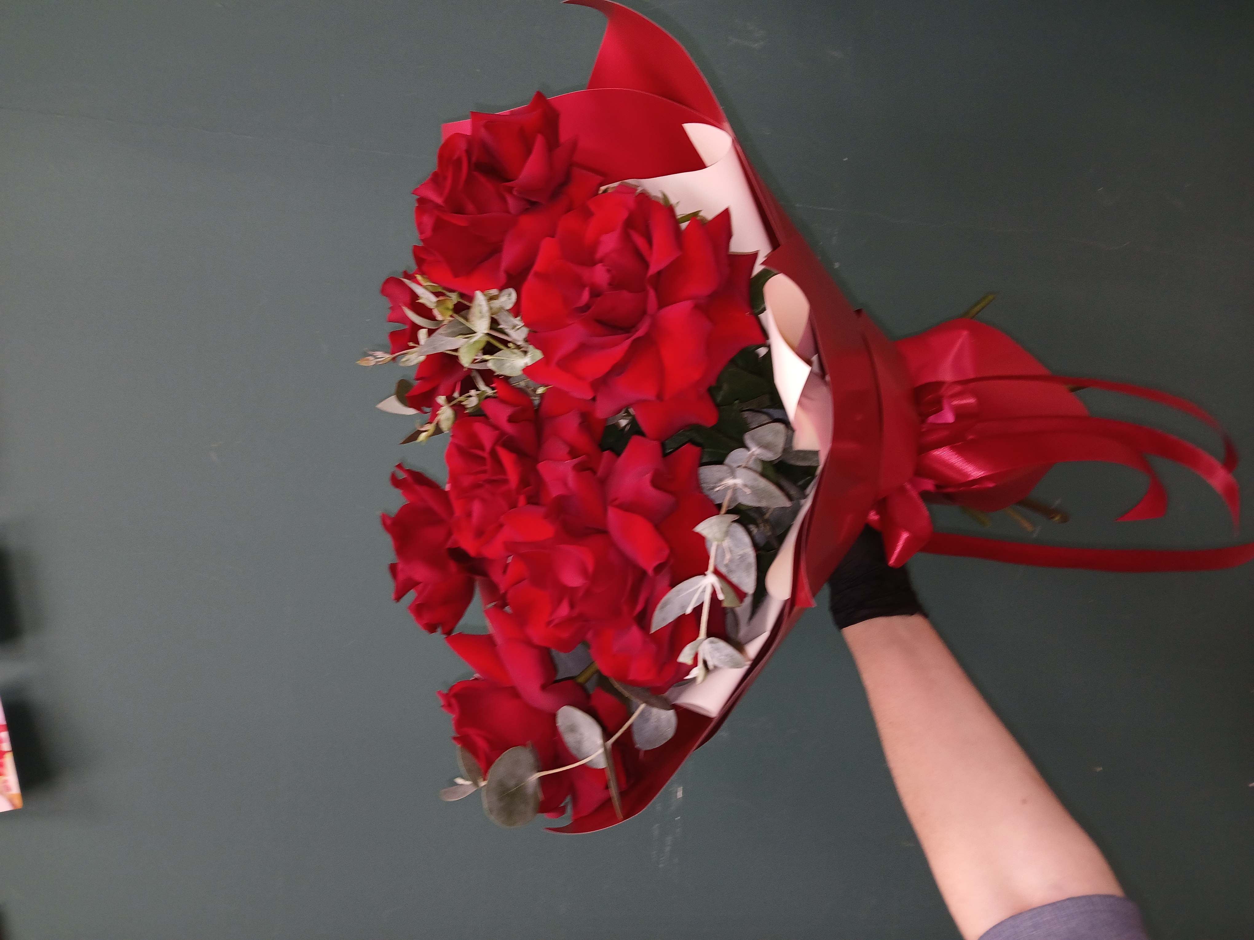 Букет из 7 красных французских роз