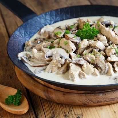 Свинина тушеная в сметанном соусе