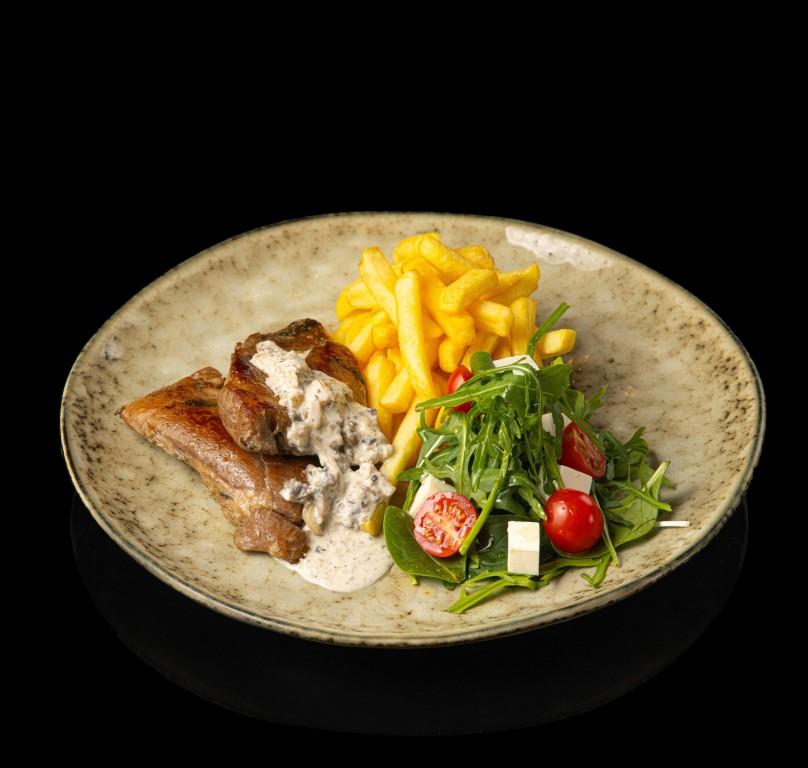 Свинина под соусом stroganof