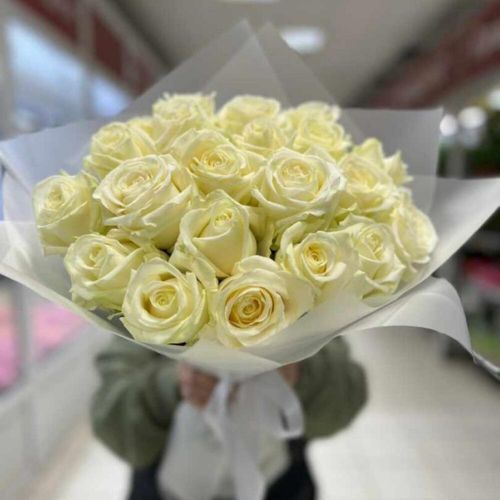 21 белая роза в белой матовой упаковке