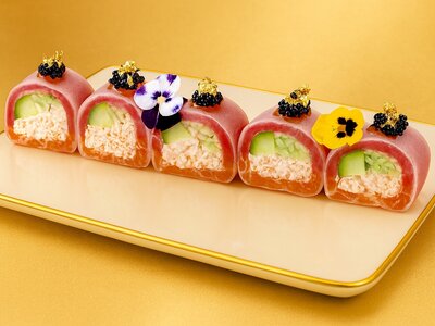 Сашими ролл с лососем и трюфель крабом