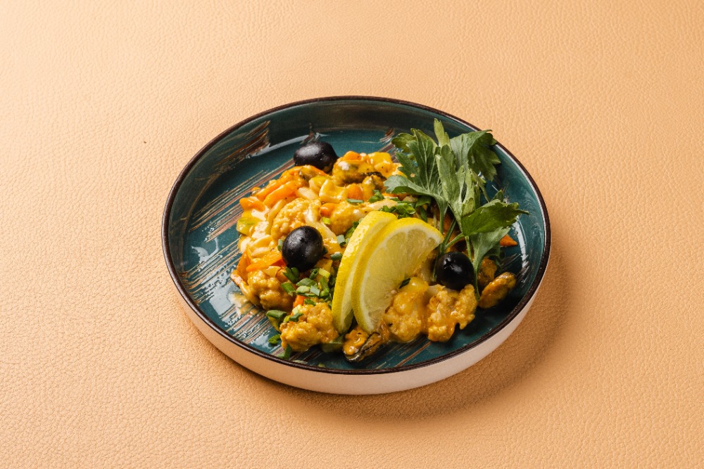 Соте из морепродуктов с овощами в сырном соусе