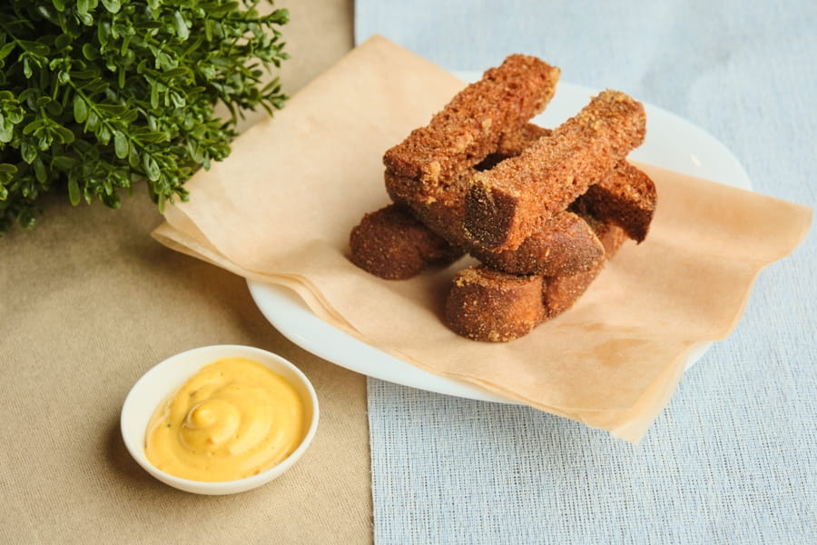 Гренки Бородино с соусом тар-тар