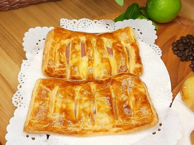 Слойка с ветчиной и сыром
