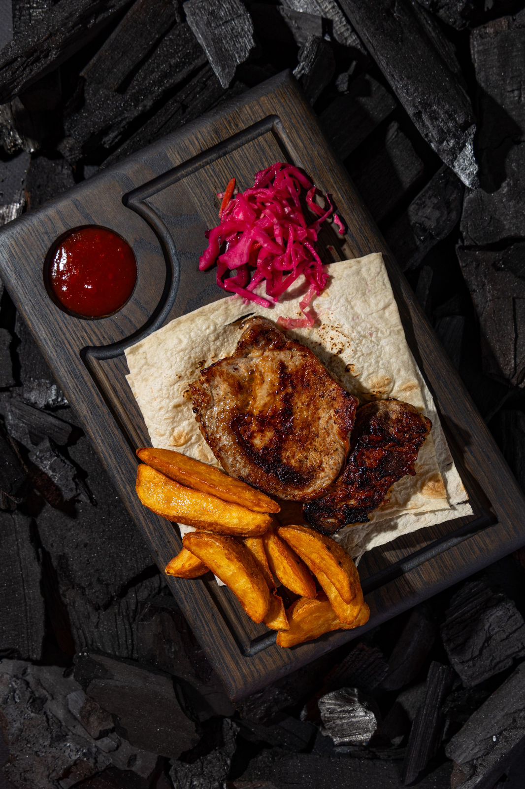 Кусок свиной шеи гриль