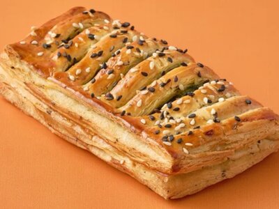 Слойка со шпинатом и сыром