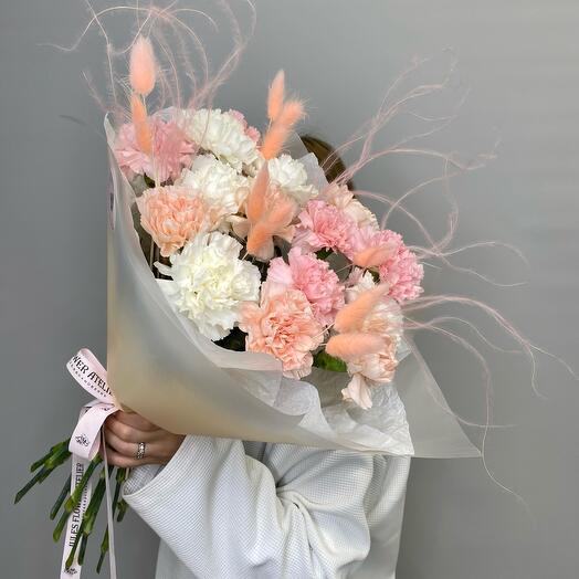 «Малибу» Букет из диантусов ,лагуруса и стифы