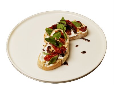 Брускетта с томатами конфи