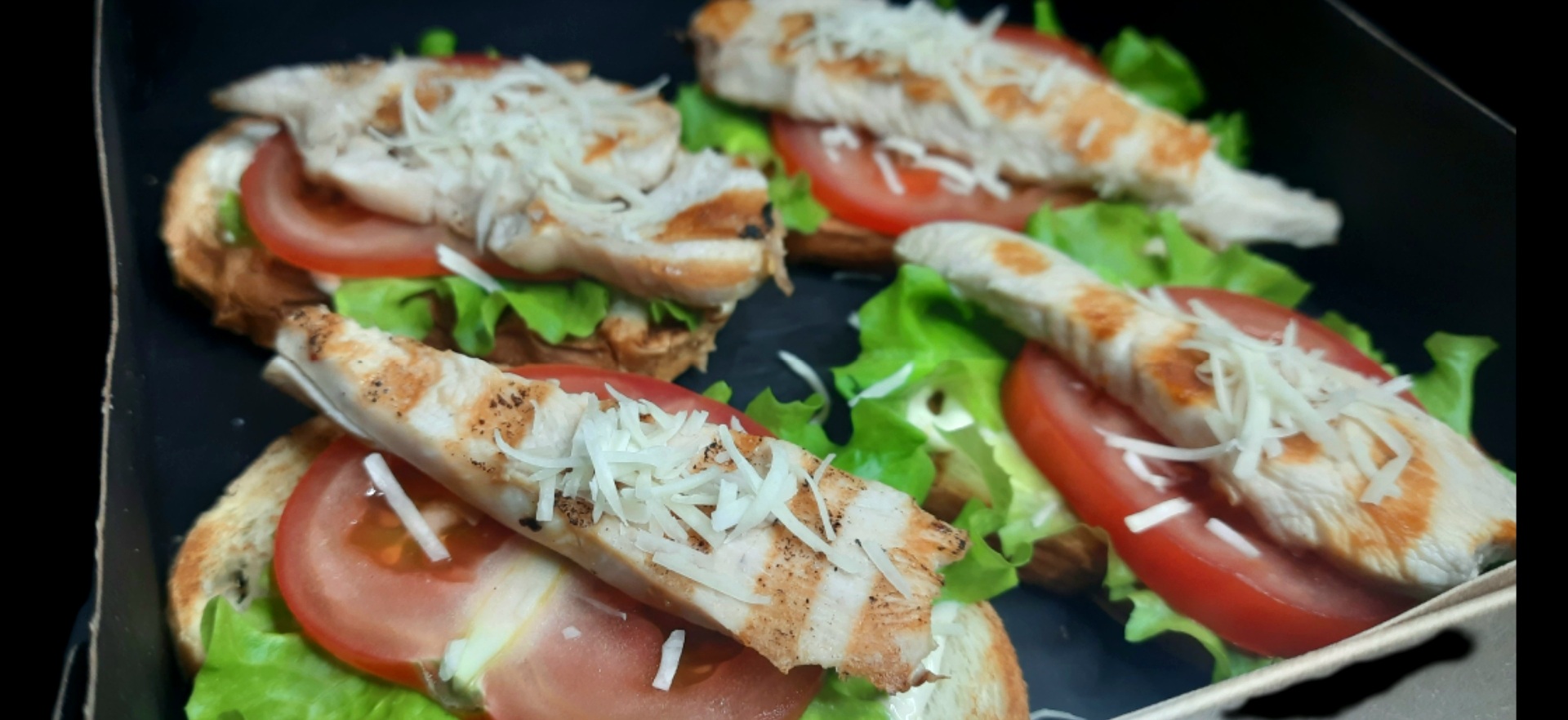 Брускетта с курочкой на гриле