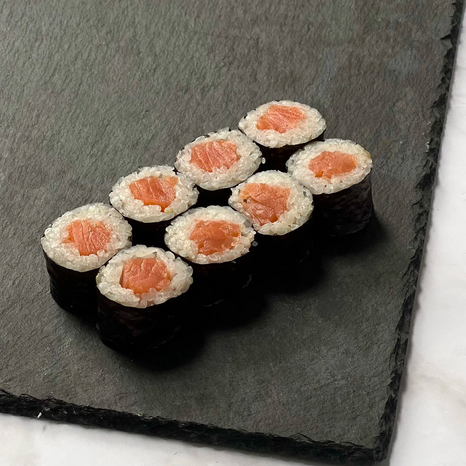 Маки с копченым лососем