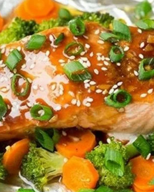 Запеченный лосось с овощами на фольге