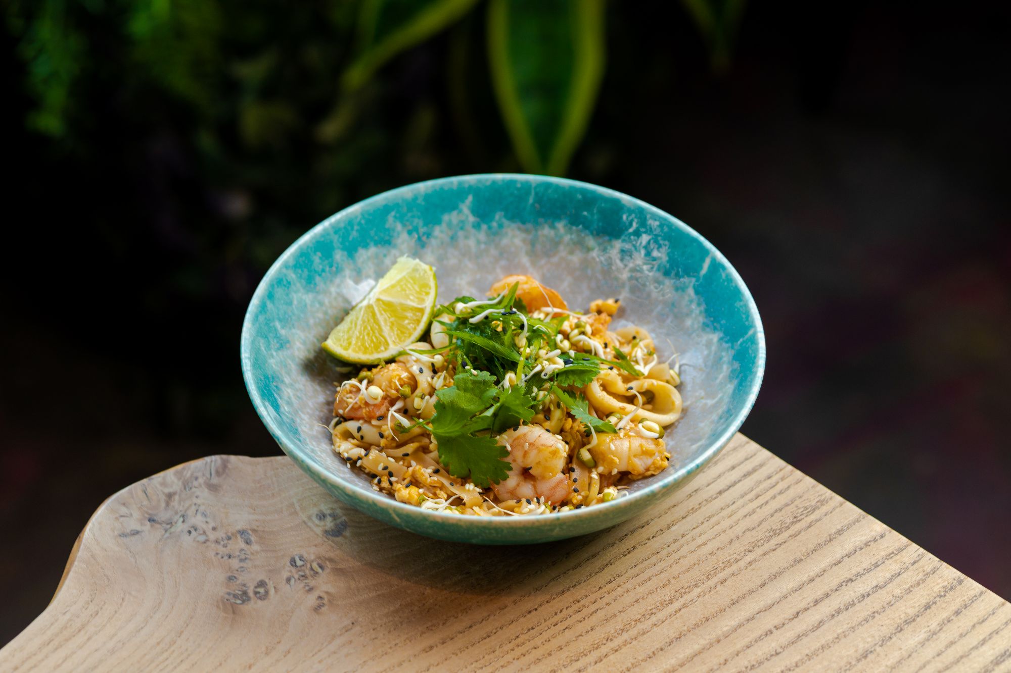 Пад тай с креветками и кальмаром