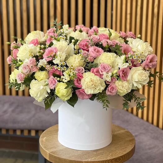 Большой короб цветов эустома французская 