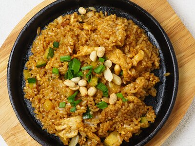 Жареный Рис с ананасом и курицей