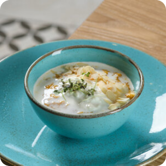 Суп-пюре из батата с тенили и сыром страчателла