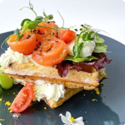 Вафля с лососем сырная