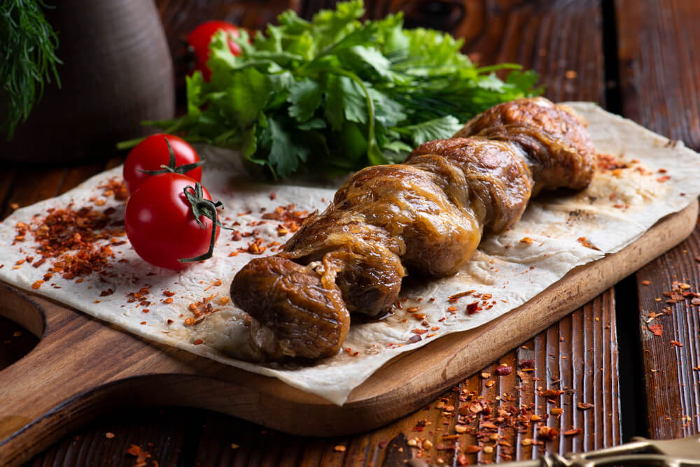 Шампиньоны на мангале с беконом