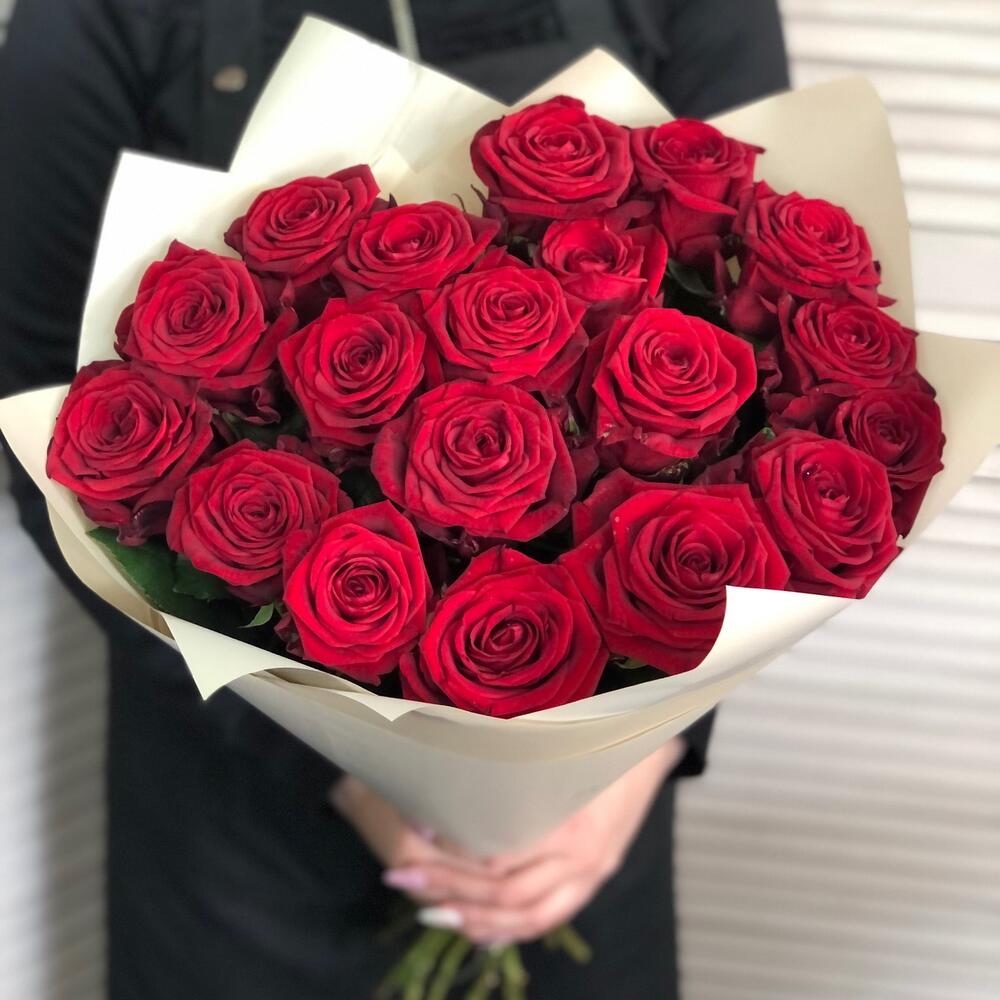 Букет Красных роз 19 шт 60 см