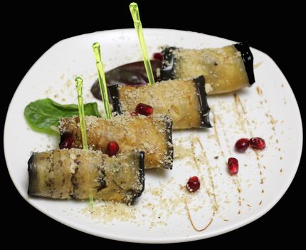 Рулет из баклажанов с куриным филе