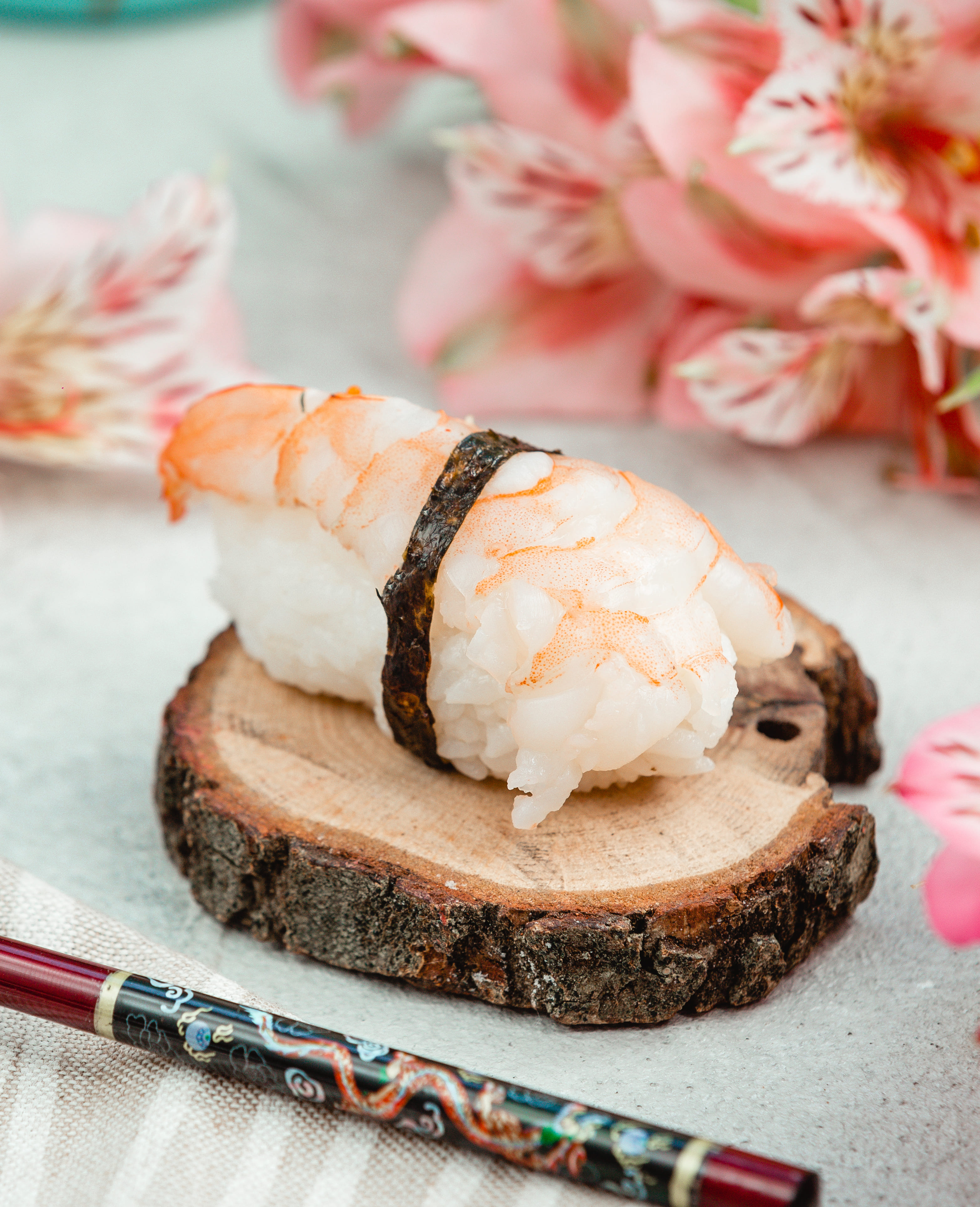 Суши с креветкой