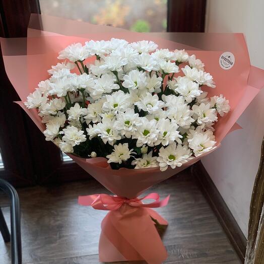 11 кустовых хризантем в оформлении