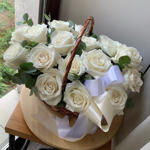 Корзина с розами