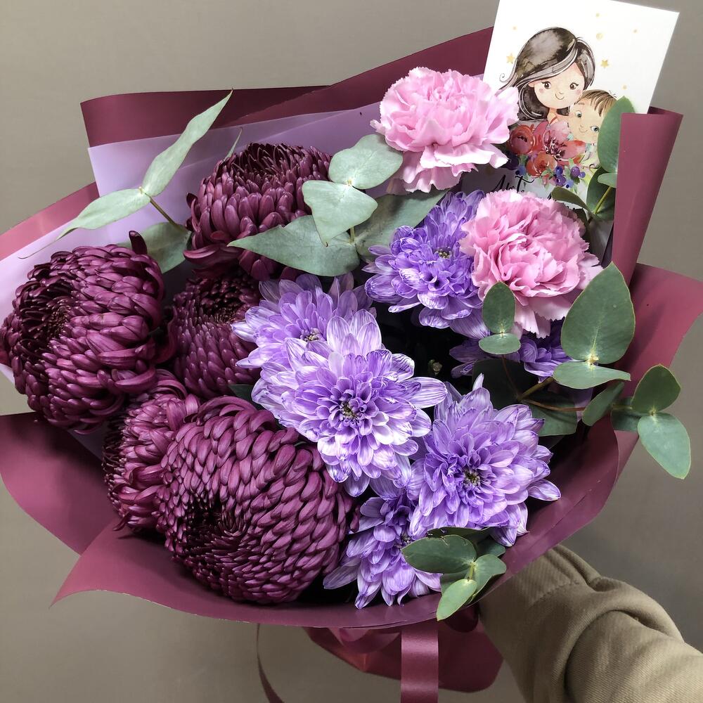 Букет хризантем , диантусом и эвкалиптом