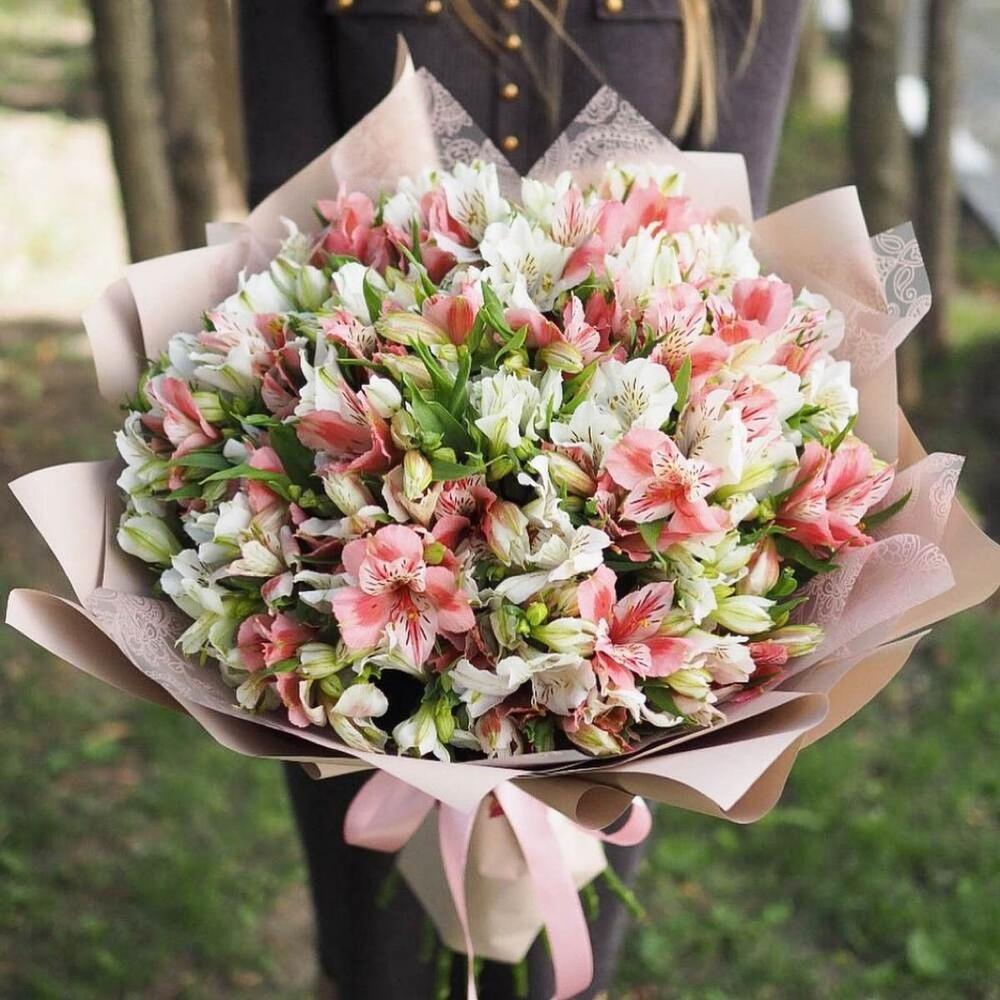 Букет из альстромерии 