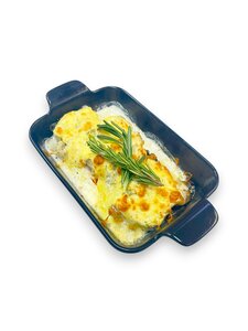 Треска на овощной подушке с соусом сливочный песто